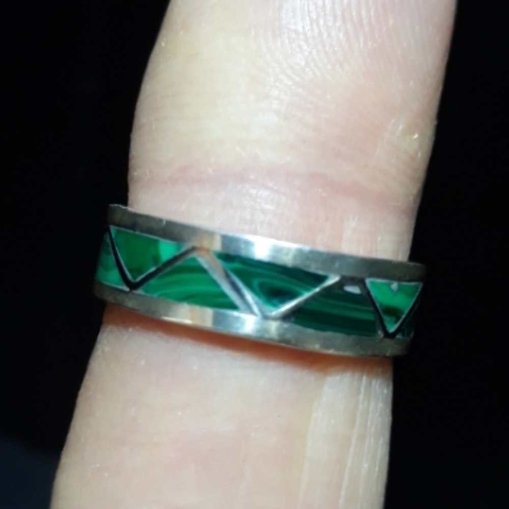 Native American Malachite Band Ring: UNISEX